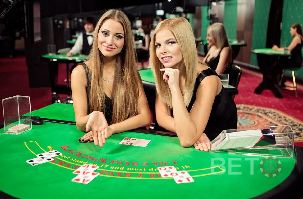 Dealer dan meja permainan dalam kategori kasino live TALAS89